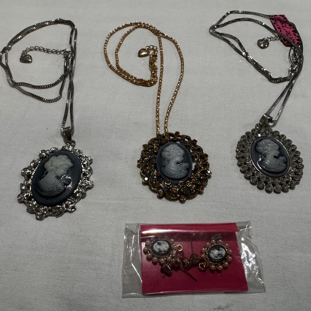 3x women’s CAMEO STYLE NECKLACES + EARRINGS! Free Shipping! 🙂
